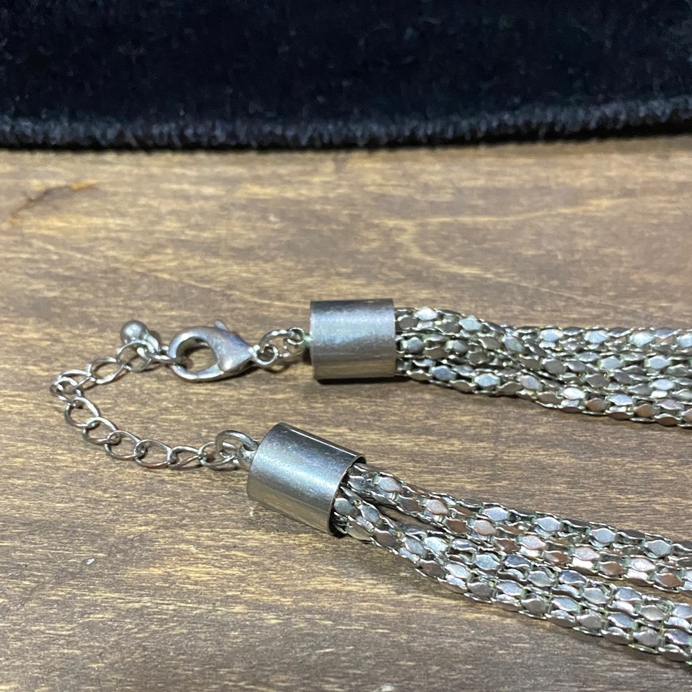 Chic Two-Tone Necklace With Interlocking Design - image 5